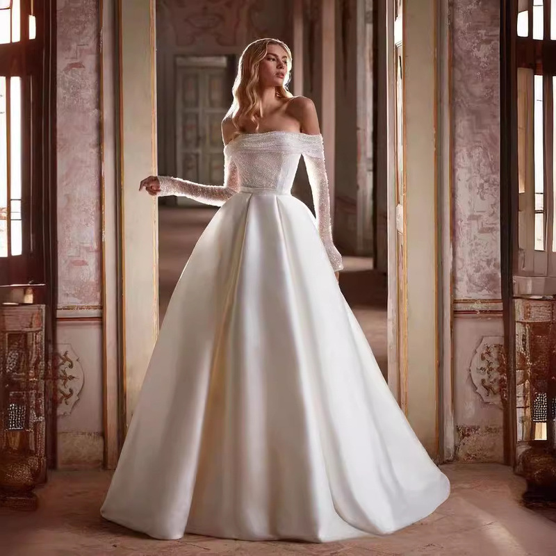 Wedding Dress with One-Shoulder French Satin Charm, Slim and Elegant, Suitable for Many Occasions, with a Small Train