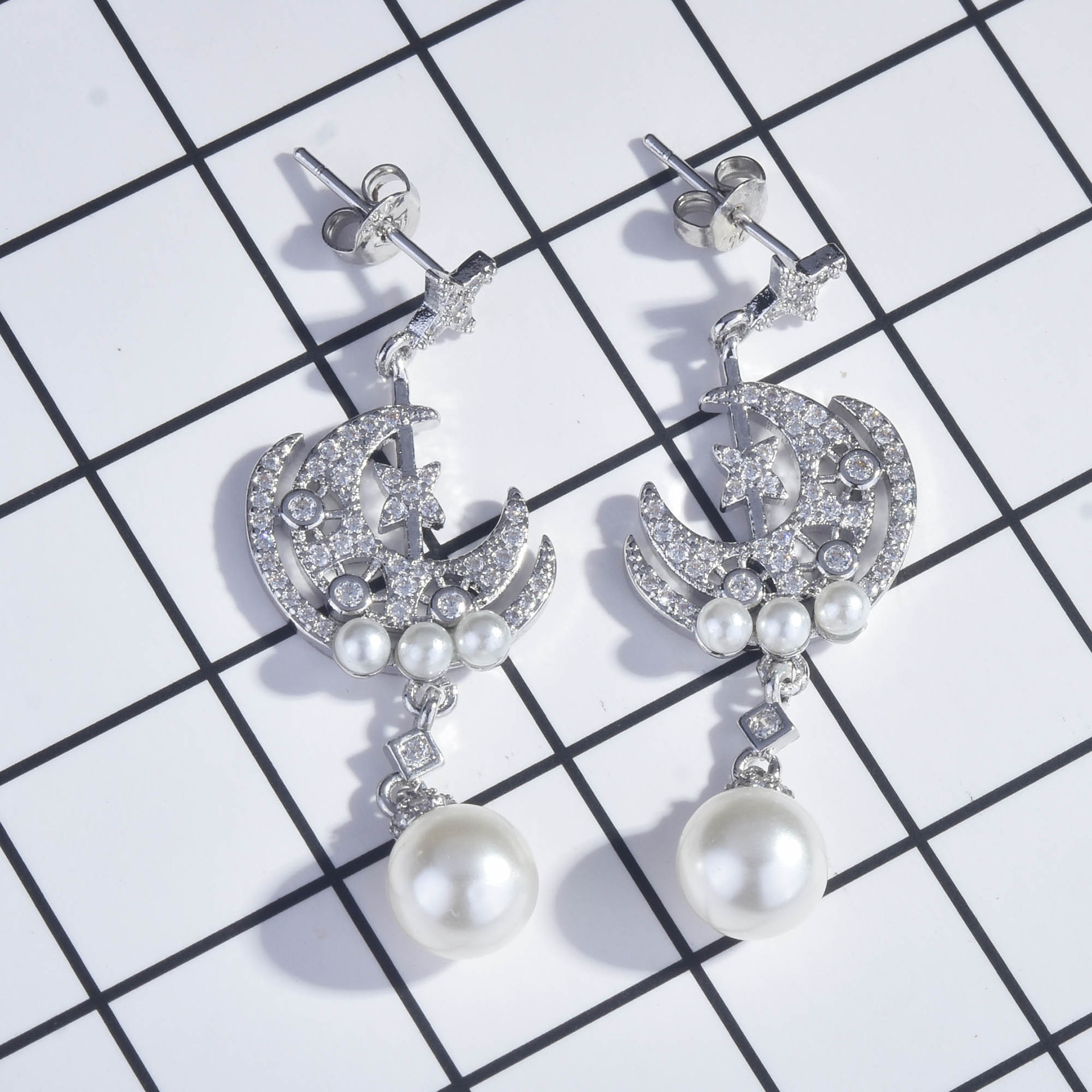 New Pearl Star Moon Necklace Pearl Meteor Moon Earrings Fashion Jewelry Set display picture 2