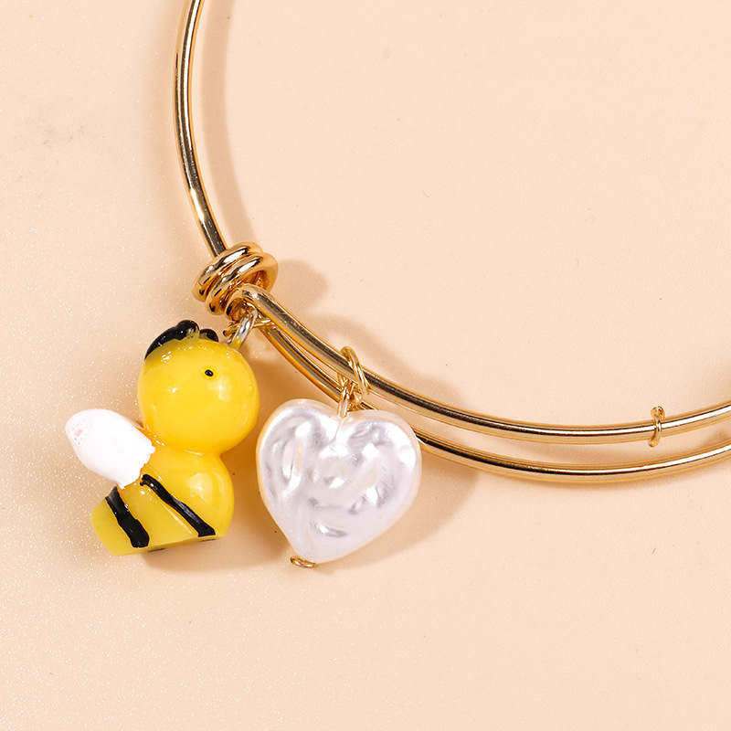 2022 New Cute Bee Heart Pendant Adjustable Bracelet display picture 4