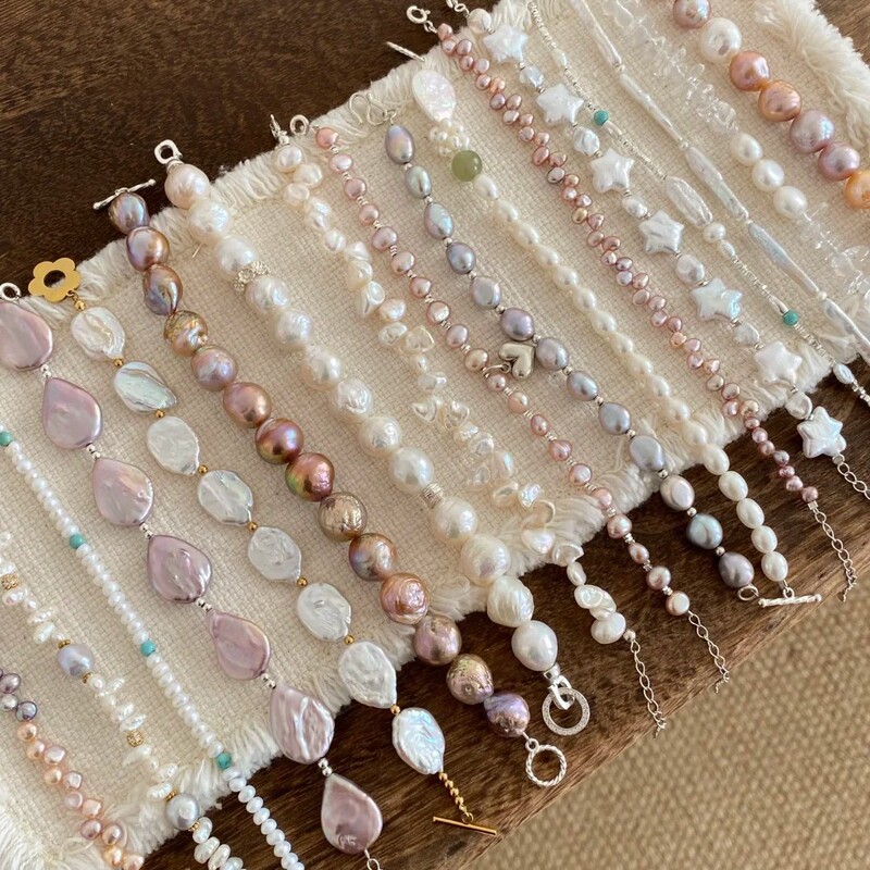 Hanluo~ Pearl-Encrusted Zircon Bee T-Shaped Buckle Bracelet, Versatile for Commuting, Fashionable Bracelet with a Light Luxury Design for Women Hanluo~ Pearl-Encrusted Zircon Bee T-Shaped Buckle Bracelet, Versatile for Commuting, Fashionable Bracelet with a Light Luxury Design for Women