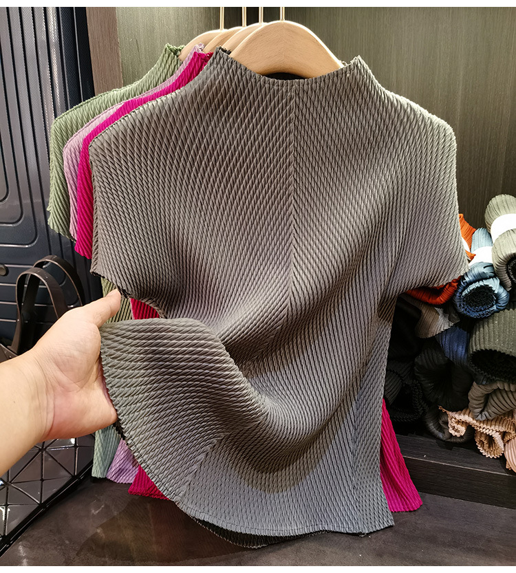 Áo thun nữ cổ đứng tay ngắn xếp ly vảy rồng màu trơn cao cấp — Màu hồng tím, Màu đen, Màu đỏ hoa hồng, màu xanh lá cây chi tiết 5