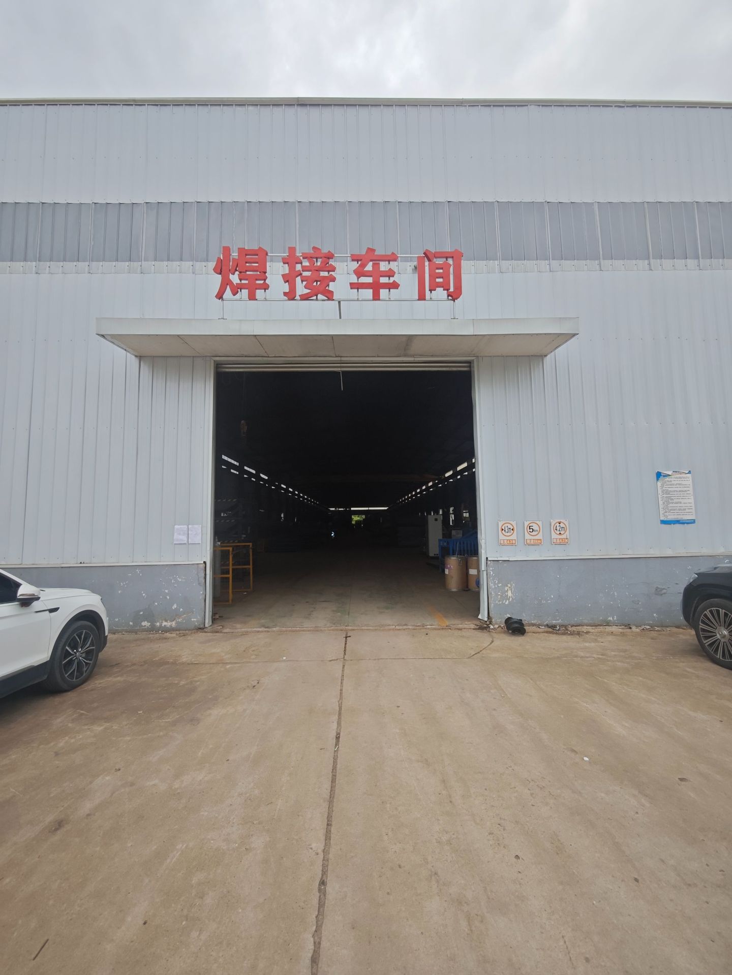 Electric Three-Wheel Scissor Lift Indoor and Outdoor High-Altitude Work Climbing Vehicle Street Light Maintenance Mobile Lifting Platform