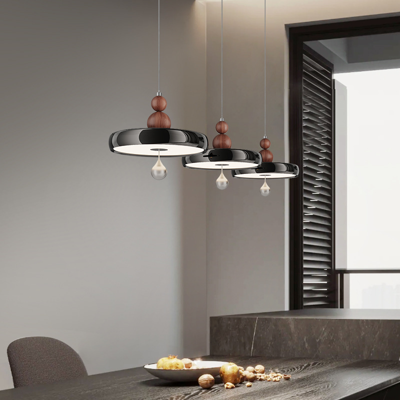 Araña de restaurante, decoración del hogar de grano de madera de estilo antiguo, lámpara de araña de tres cabezas, lámpara de comedor de alta gama simple y moderna