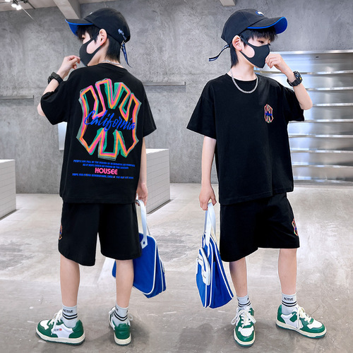 Children's Outfit Set for Boys: Middle Size, Trendy Summer Short-Sleeve T-Shirts, Sporty and Casual Two-Piece Set