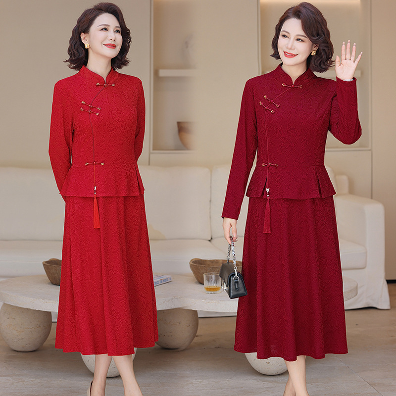 Fashionable and stylish dress for mothers, autumn wear for middle-aged and elderly, new long-sleeved jacquard dress with traditional Chinese knot buttons, improved cheongsam dress
