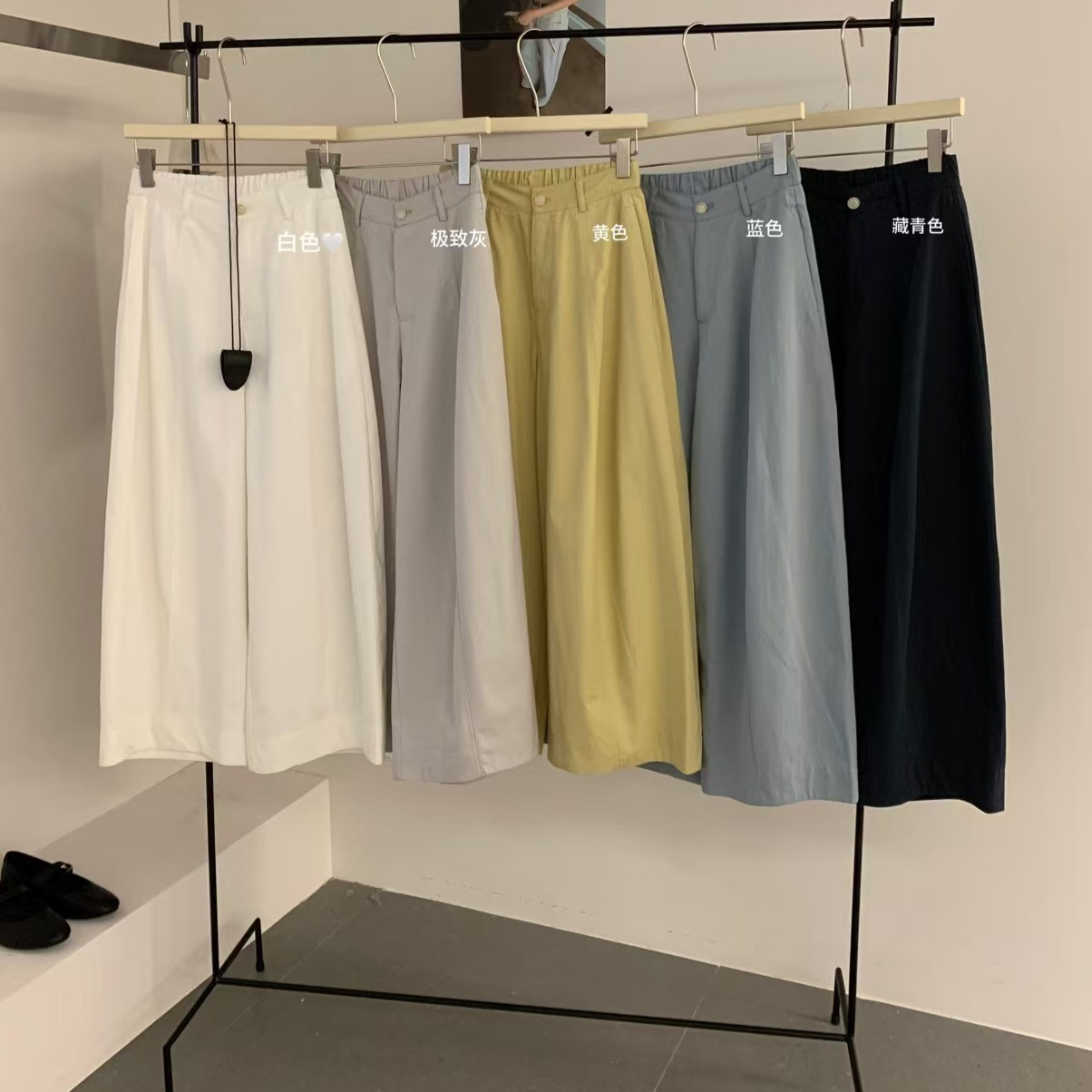 Pantalones casuales delgados de cintura alta simple coreana de grano en U para mujer, primavera y verano 2025, nuevo diseño, pantalones anchos de hoz sueltos con sentido de diseño image 6