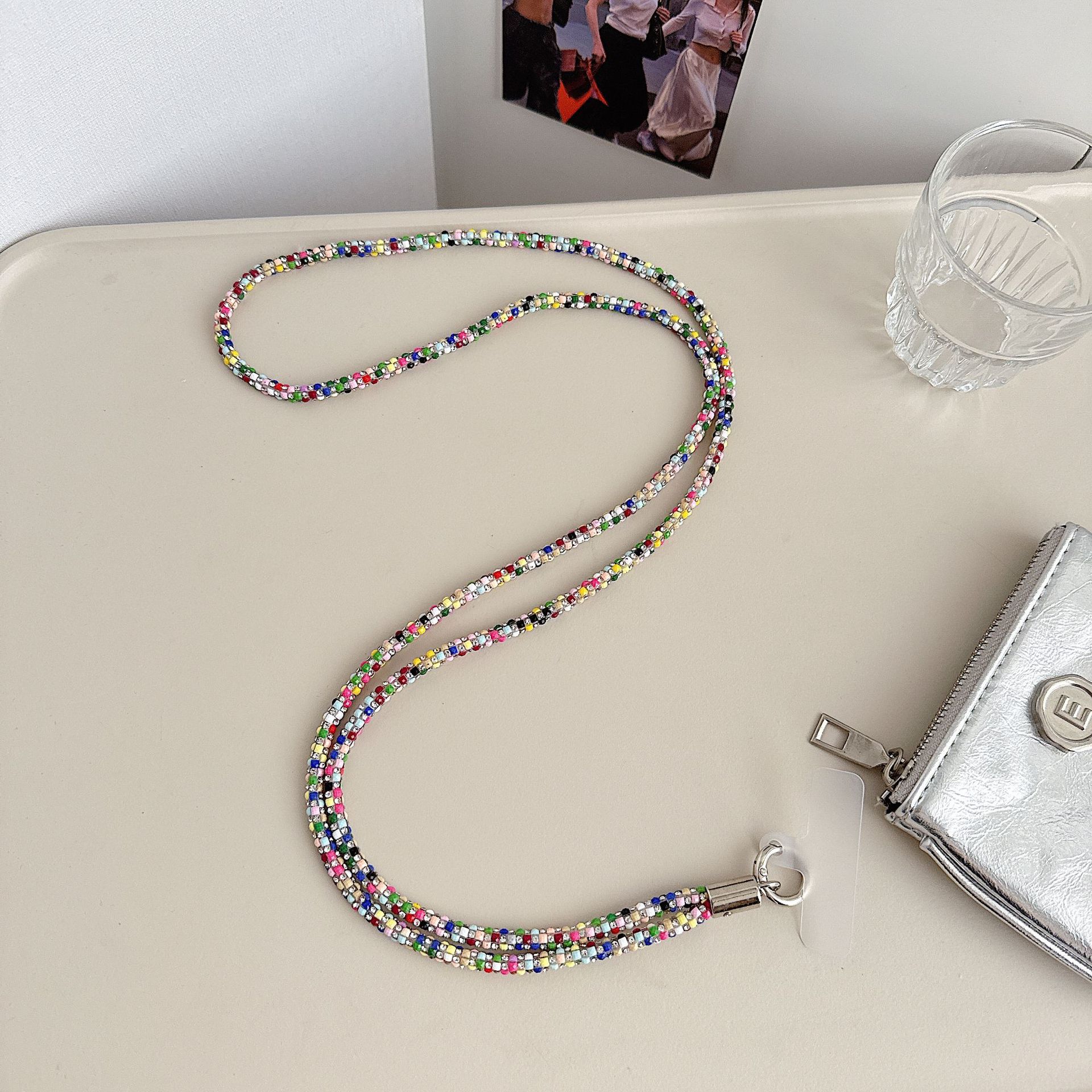 Cadena colgante de teléfono móvil de alta gama hecha a mano de boutique, sensación femenina de alta gama, lujo ligero, cadena colgante de diamante completo, cadena colgante de teléfono móvil de moda, sección larga y corta