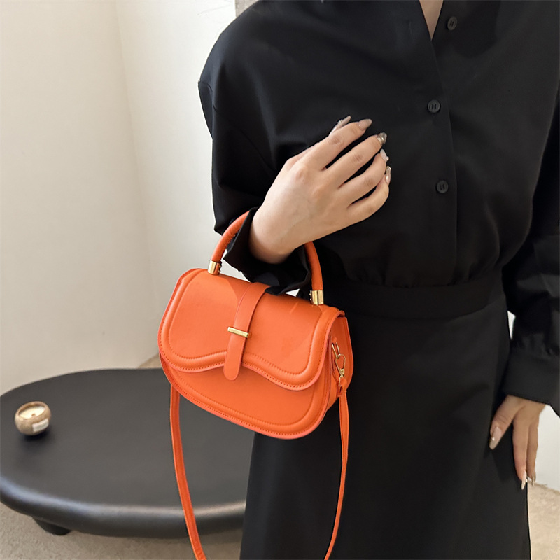 Einfache lässige 2024 neue modische und stilvolle einzelne Schulter Crossbody koreanische Version vielseitige kleine quadratische Tasche für_voghion.com