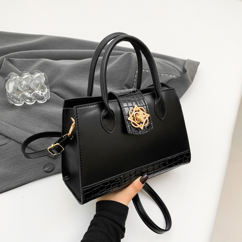 Niche Zhong lujo ligero de alto nivel sensación de invierno 2024 nuevo estilo de moda de gran capacidad de patrón de cocodrilo versátil mochila de viaje