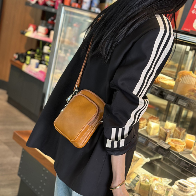 Retro Women's Waist Bag Small Square Shoulder Crossbody Bag Korean Style New Trendy Ins Soft Cowhide Phone Bag - Thumbnail 6