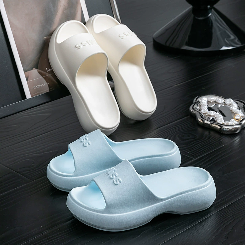 Холодные тапочки eva женщина топает на фекалии