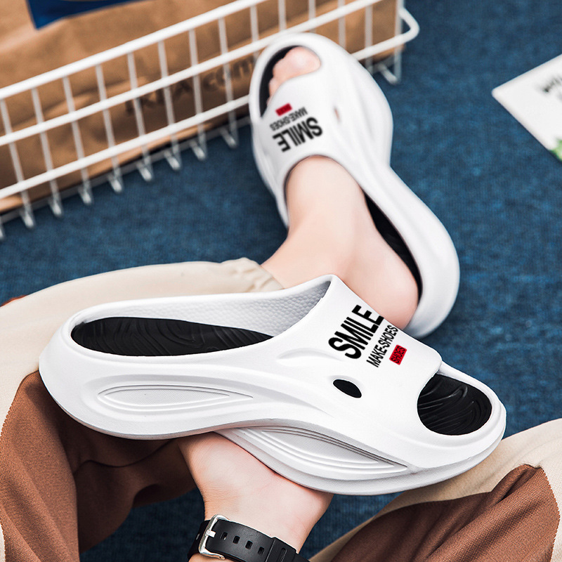 En nombre de 2025 zapatillas de hombre verano nuevo estilo deportivo hogar fondo suave antideslizante pisando mierda sandalias y zapatillas de uso exterior EVA