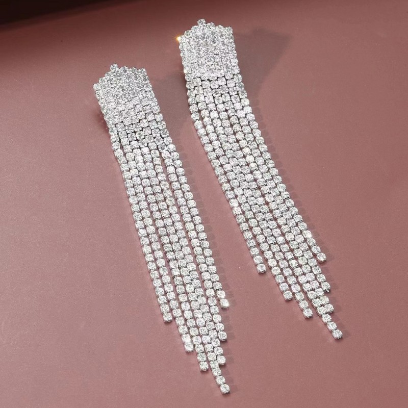 2022 Venta caliente elegante rhinestone garra cadena pendientes europeos y americanos estilo frío largo completo diamante borla pendientes Corea del Sur pendientes