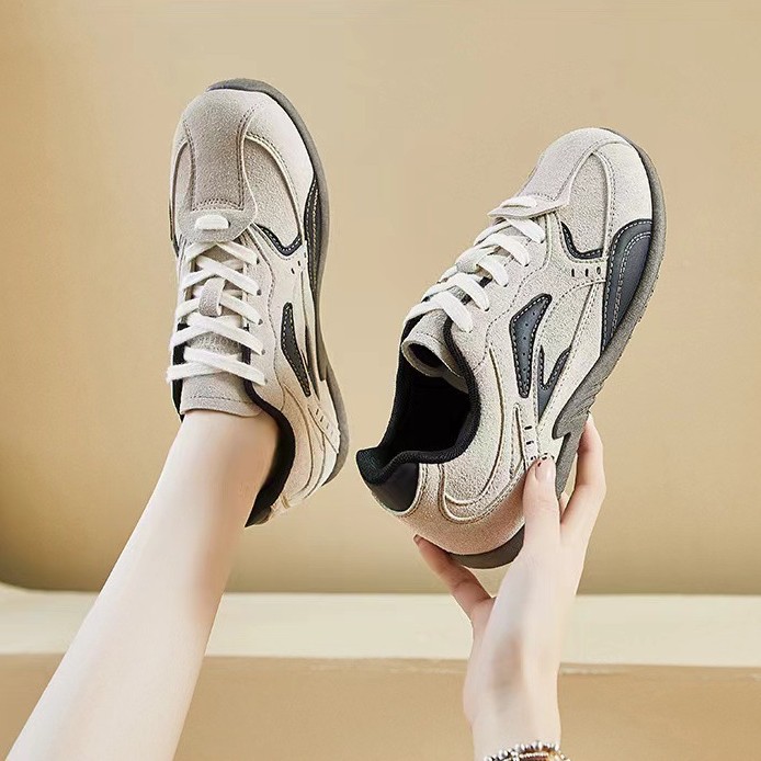 2026 primavera y otoño nuevos zapatos anti-deslizante con suela gruesa, zapatos deportivos ociosos de mujer con suela de durian