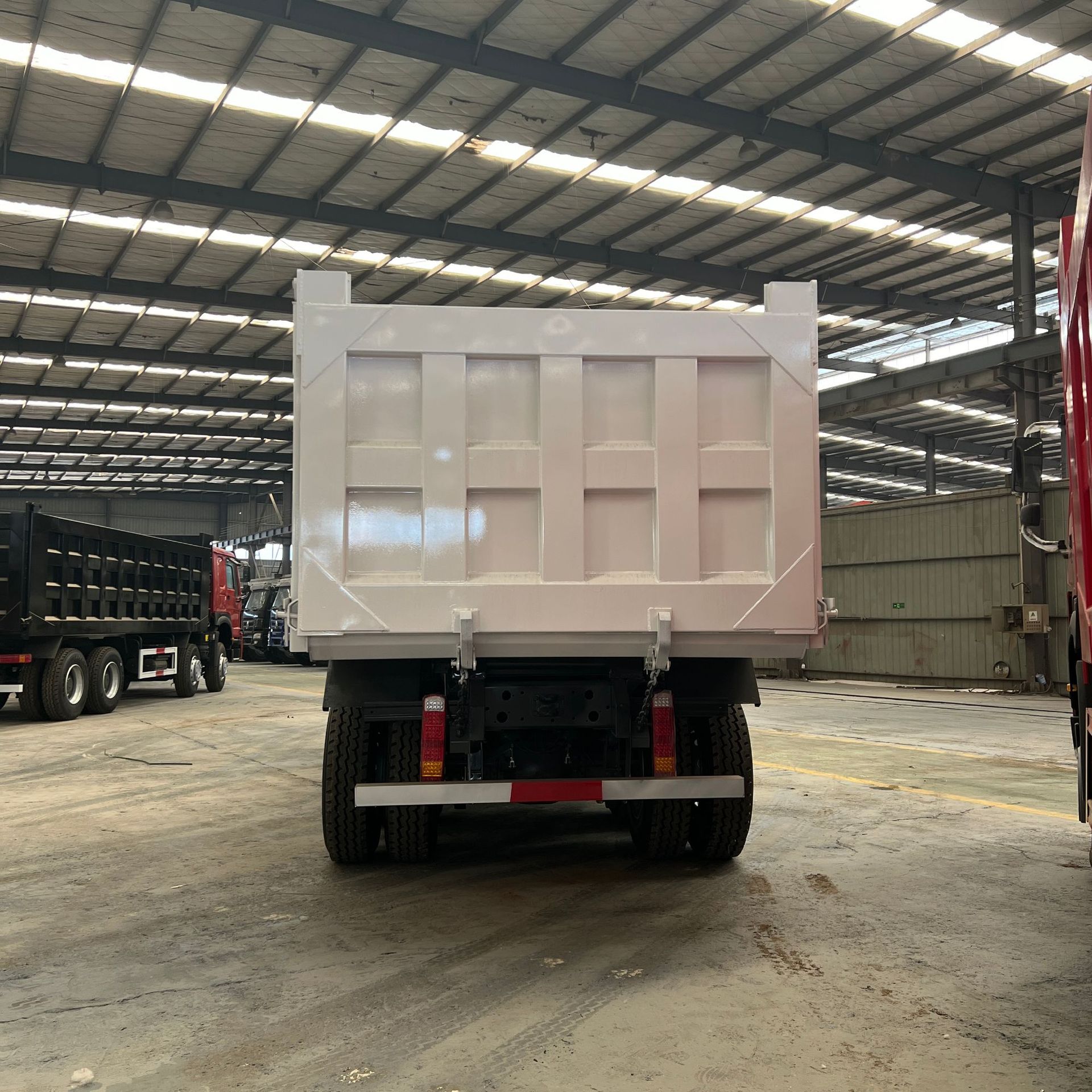 Exported to Africa and Central Asia, Howo Refurbished Eight-Wheel Engineering Dump Truck, Earthmoving Truck, Transport Dump Truck