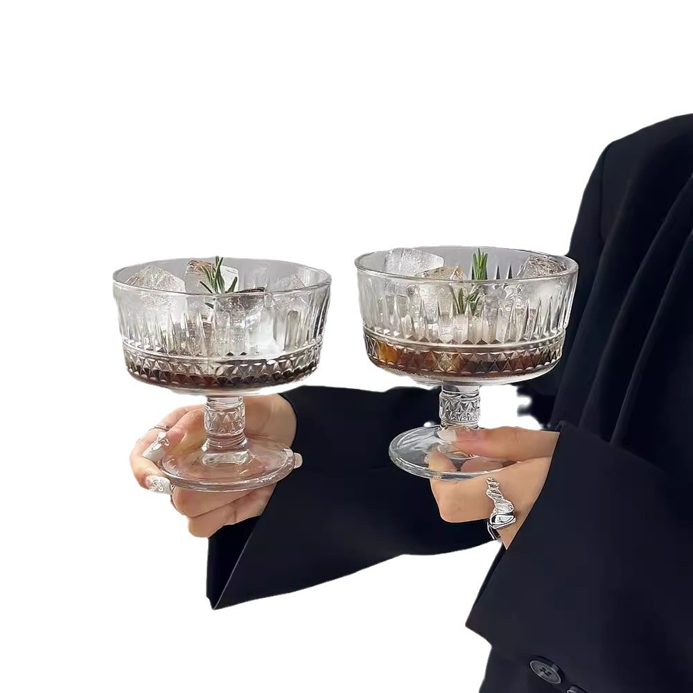 Taza de vidrio de pie alto en relieve de nicho, taza de yogur de helado, taza de postre, tazón de bocadillo, taza de café, taza de bebida