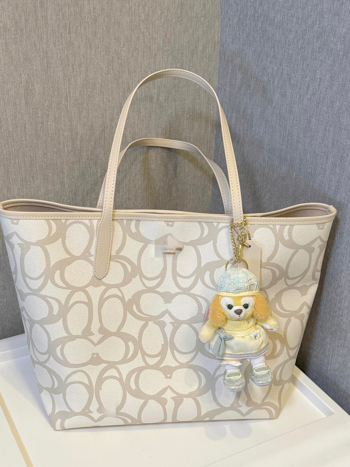 Off-white + gift box