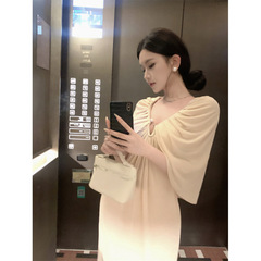 昕可达 漫步沙丘风古典浪漫褶皱披肩斗篷披肩珍珠扣显瘦连衣裙