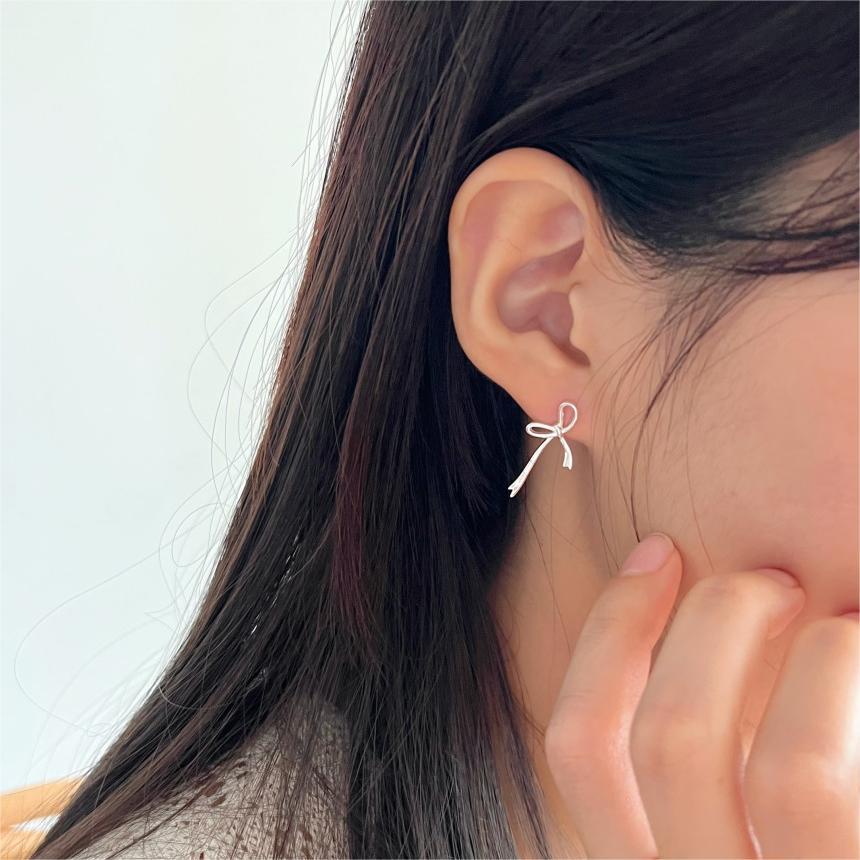 4g Weight 925 Sterling Silver Ear Needle Material Ear Studs Classification 1 Pair Quantity Daily Occasion 925 Sterling Silver Material Bow Knot Pattern Women's Gender Simple Style Style Plating Craft 925 Sterling Silver Bow Knot Simple Style Ear Studs For Women's 1