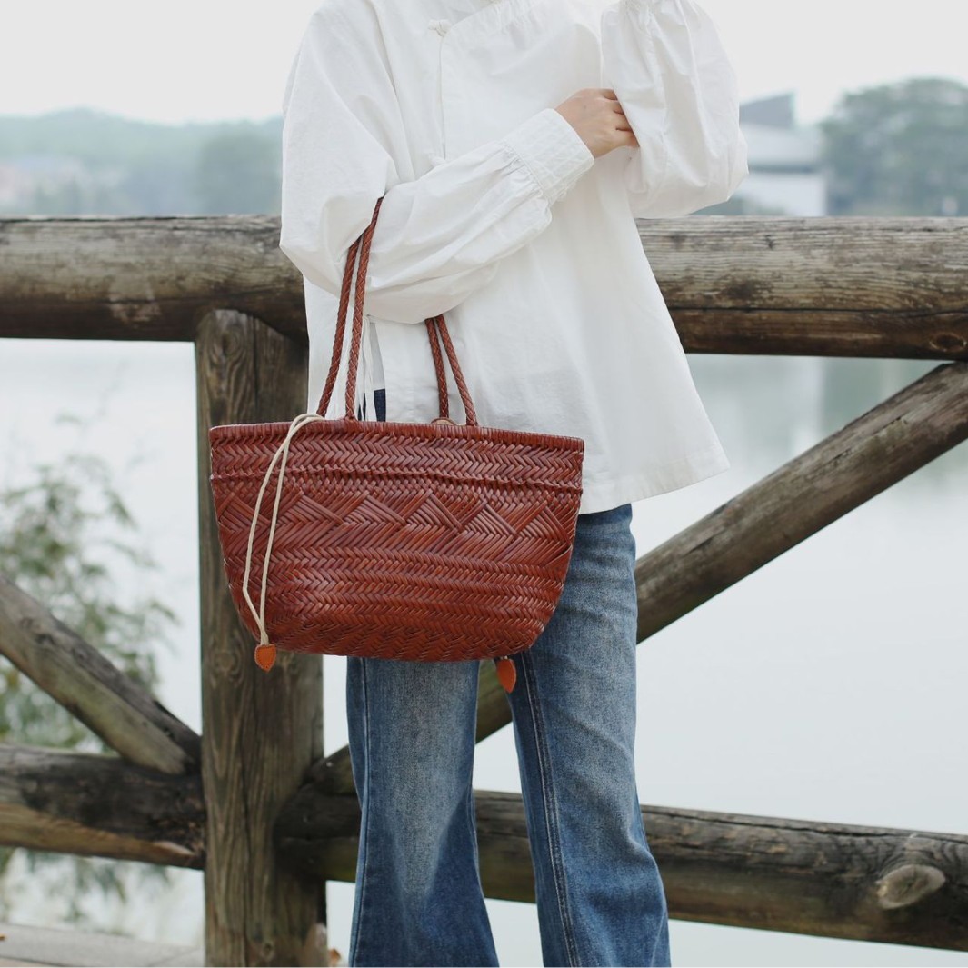 2026 French Top Grain Cowhide Basket Bag Hand-Woven Women's Tote Bag Versatile Commuter Shoulder Bag