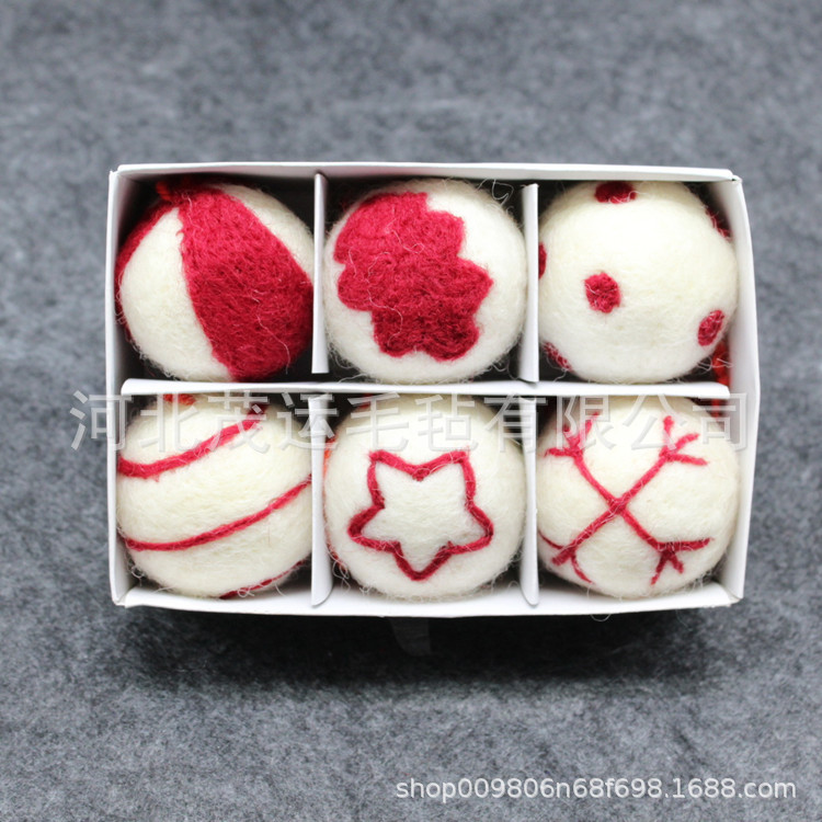厂家供应 5cm圣诞羊毛球  刺绣毛毡球  圣诞装饰圆球