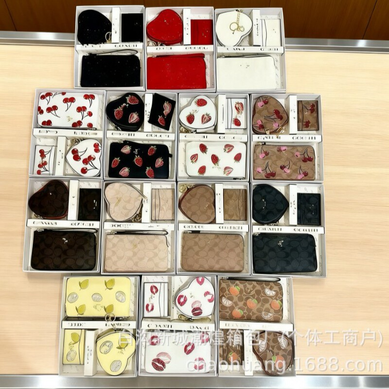 Foreign Trade Cartoon Heart-Shaped Coin Purse Clutch Card Holder Set Box Cross-Border Popular Bag Gift Box 2025 New Women's Bags Foreign Trade Cartoon Heart-Shaped Coin Purse Clutch Card Holder Set Box Cross-Border Popular Bag Gift Box 2025 New Women's Bags