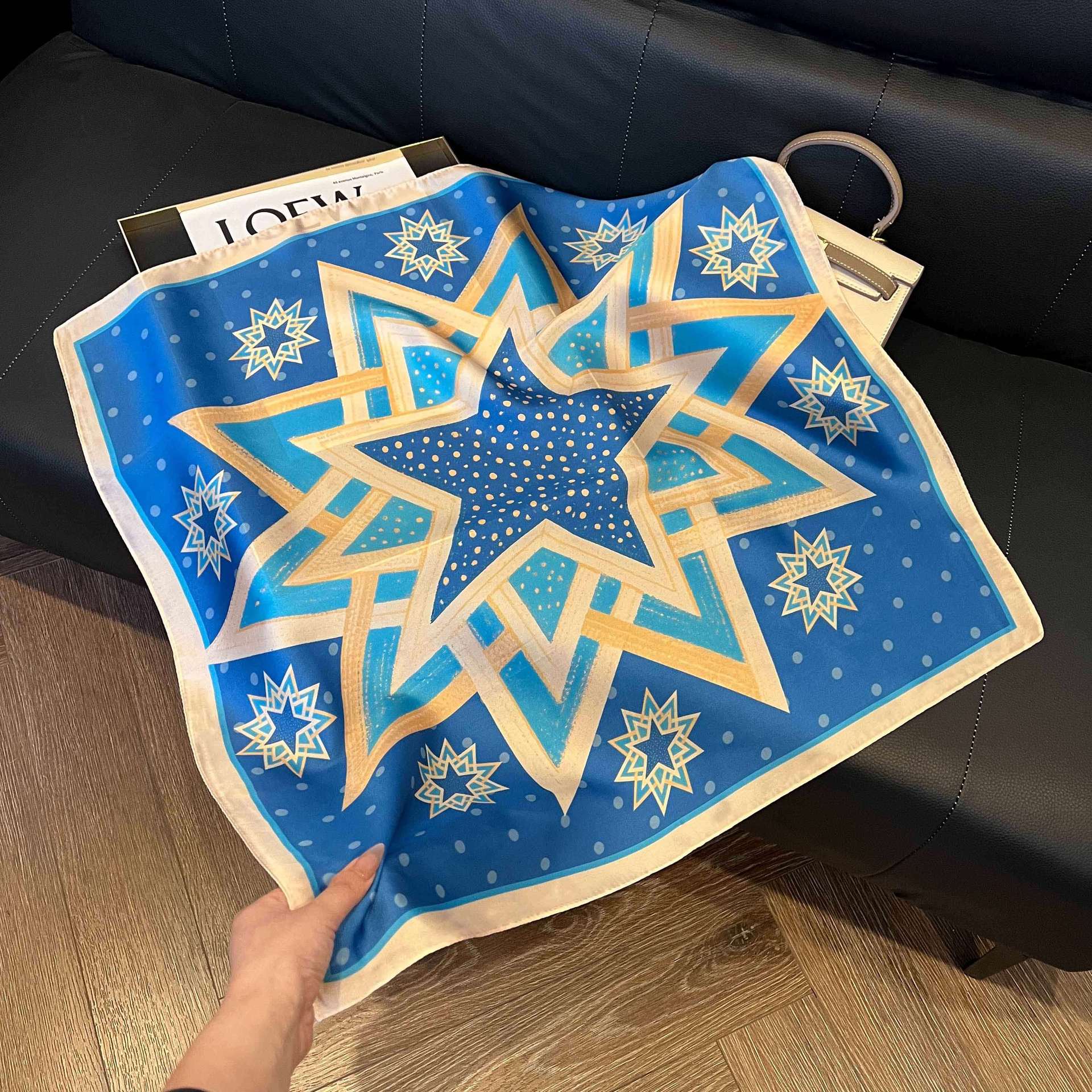 Transfronterizos nuevos bufandas de seda azul de alto nivel de seda cuadrada de simulación bufandas de moda de decoración de moda de combinación bolsa correa de pelo bufandas profesionales
