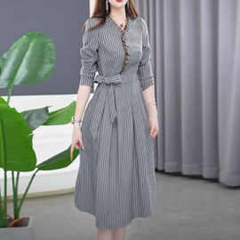 小众长袖连衣裙贵夫人条纹气质收腰显瘦印花新品裙子春季新款
