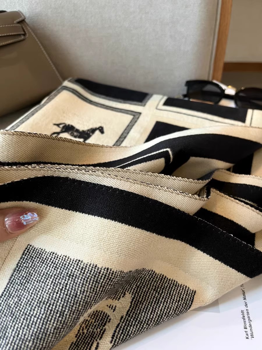 Designer 2024 new scarf women's autumn and winter shawl with fashionable high-end warm scarf_voghion.com