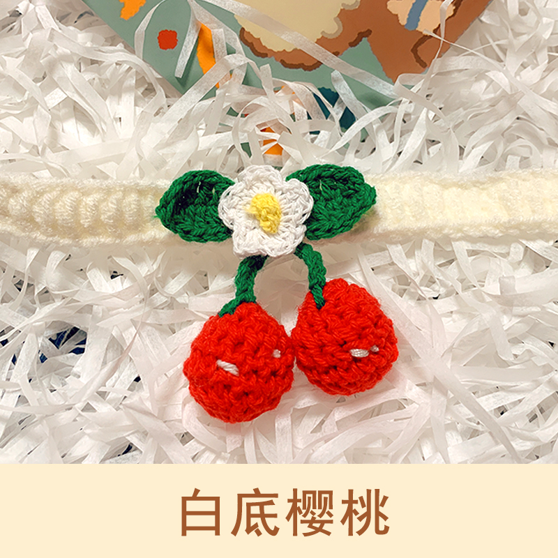 흰색 바탕에 작은 꽃 체리