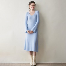 U领羊绒连衣裙2025秋冬新款女温柔风宽松腰纯色抽条喇叭袖毛衣裙