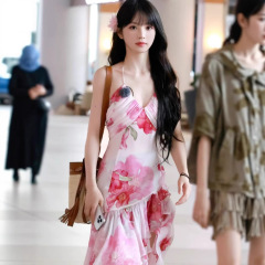 Tian Xiwei の同じスタイルの不規則なプリントのホルターネックドレス、女性用、夏のウエストデザイン、海辺での休暇のサスペンダーロングドレス