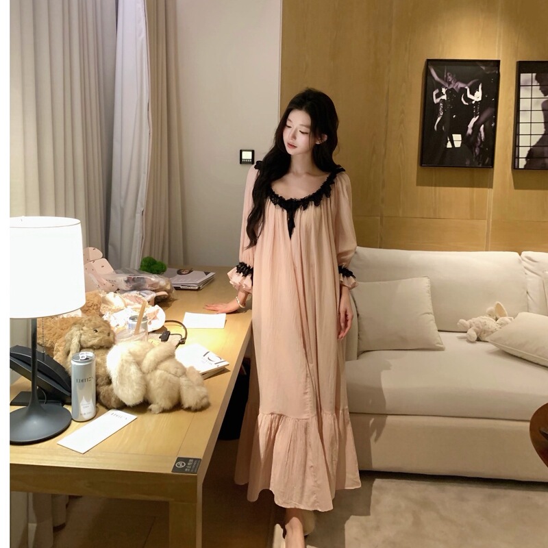 New autumn collection: French-style retro black lace-trimmed champagne pink long dress with a voluminous skirt New autumn collection: French-style retro black lace-trimmed champagne pink long dress with a voluminous skirt