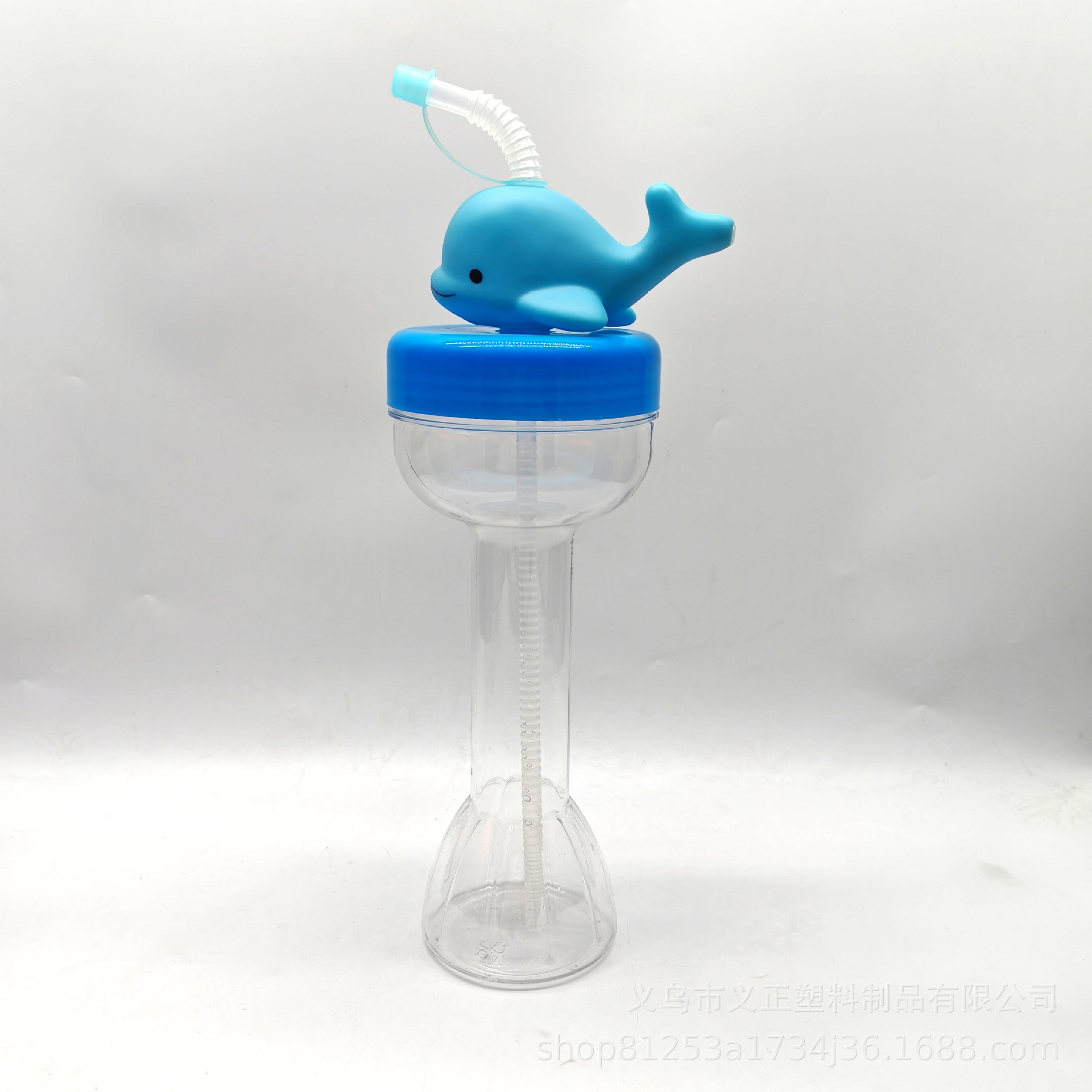 El acuario en stock establece todo tipo de tazas de animales marinos, botellas de dibujos animados de tiburón y ballena, tazas con mancuernas grandes, tazas con pajitas, venta caliente