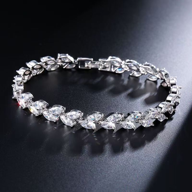 Zircon Leaf Bracelet with a High-End Feel, Versatile and Stylish Jewelry for Evening Parties, Elegant Accessories Wholesale, Artistic Retro