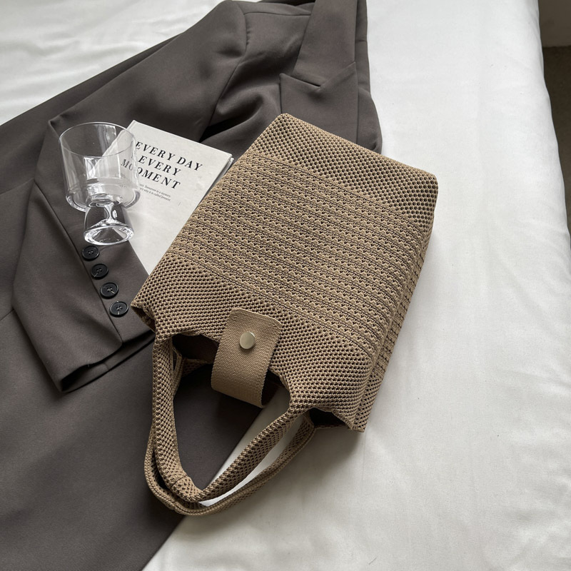 A new stylish tote bag with simple letters for casual shopping, featuring a niche Instagram style for going out undefined