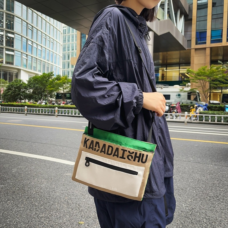 休閒簡約戶外防水尼龍布郵差包包多功能輕便男女單肩包斜挎信封包
