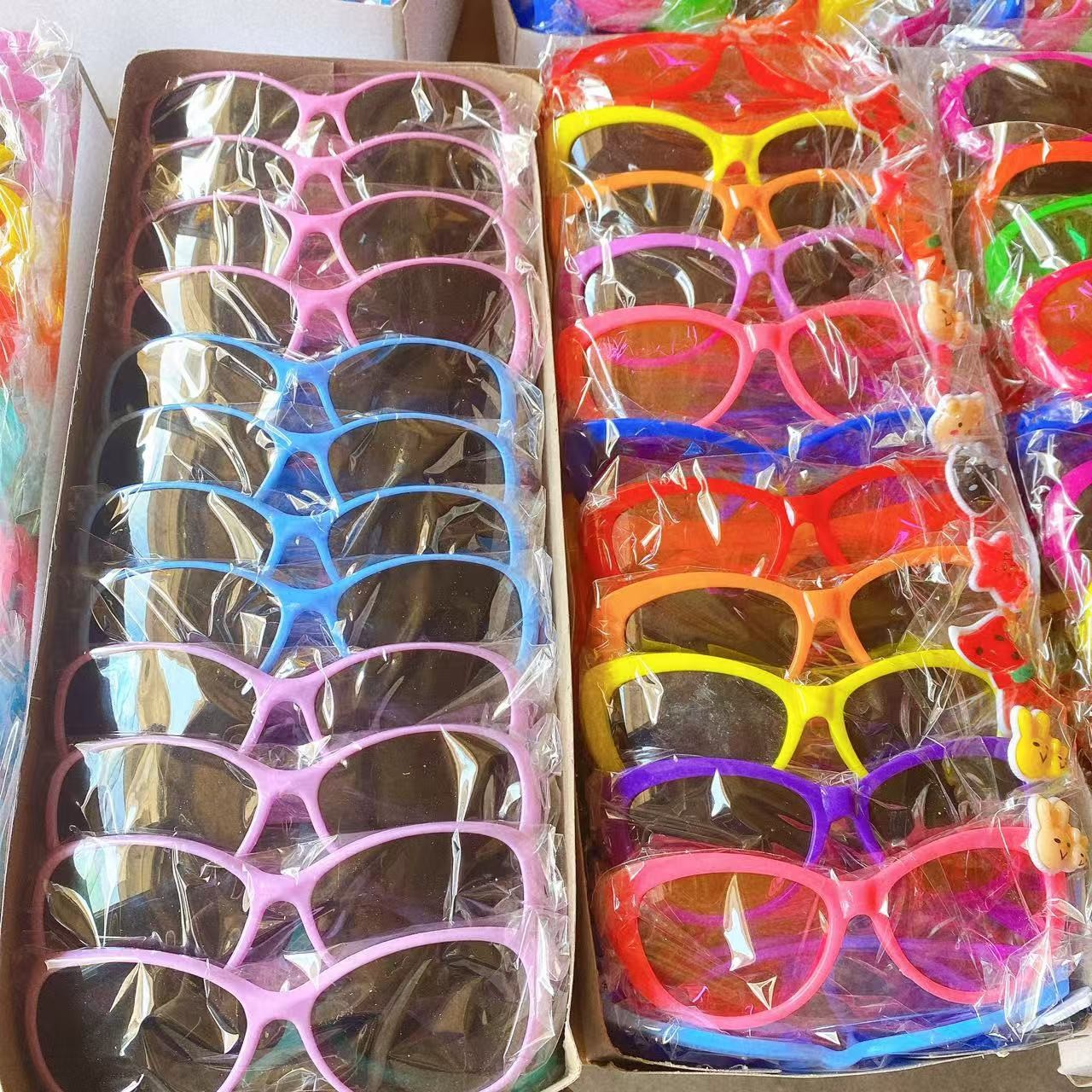Niños gafas de sol gafas de sol de dibujos animados al aire libre gafas de playa regalos lindos niños niñas gafas de sol al por mayor