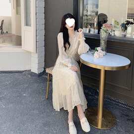 早秋2026新款女法式温柔风长袖连衣裙流光设计感小众雪纺碎花裙子