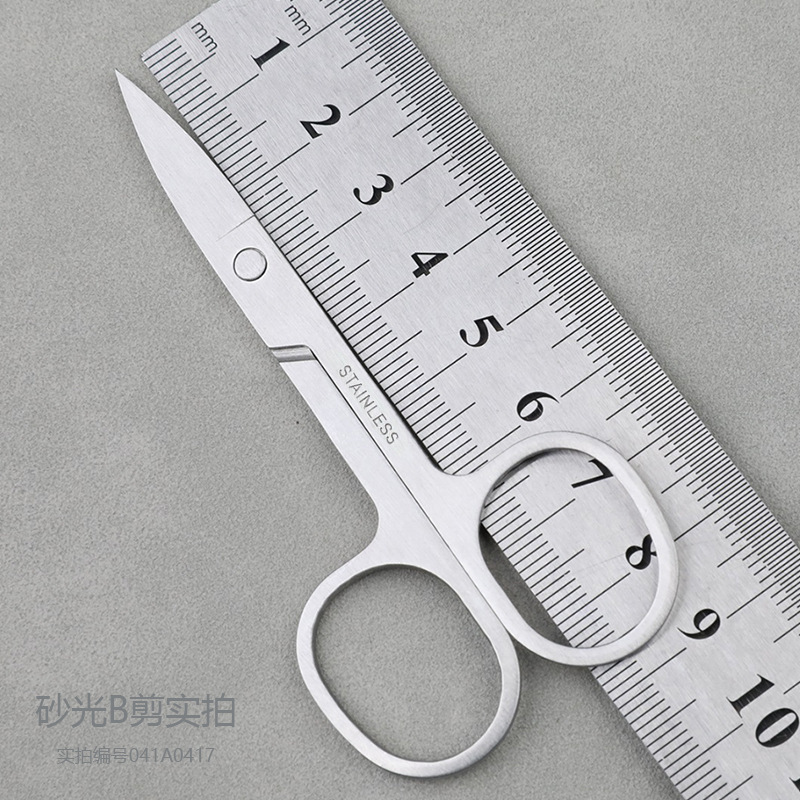 ステンレス2.0鏡の砂の光の鼻毛の先は丸い頭を切って鼻毛の小さいはさみを修理します。|undefined