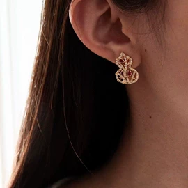 耳钉;项链;耳环