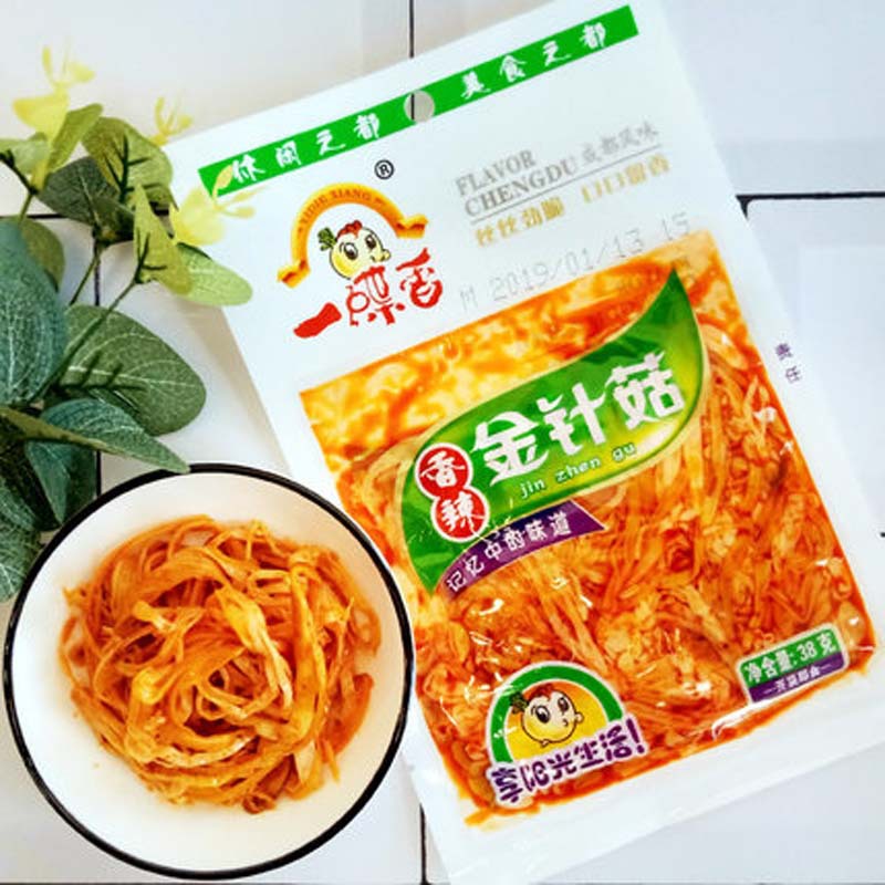 A plate of fragrant spicy straw mushrooms 38g, red oil straw mushroom side dishes, office leisure spicy snacks and small treats