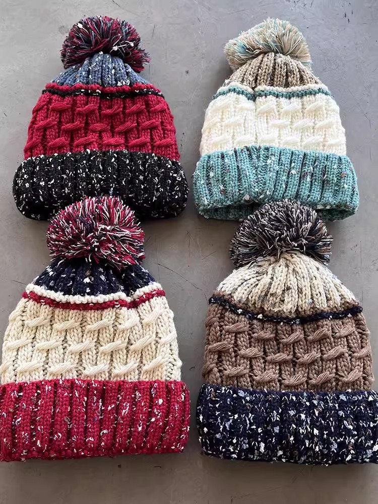 Berretto in lana da donna a righe con interno in peluche caldo_voghion.com