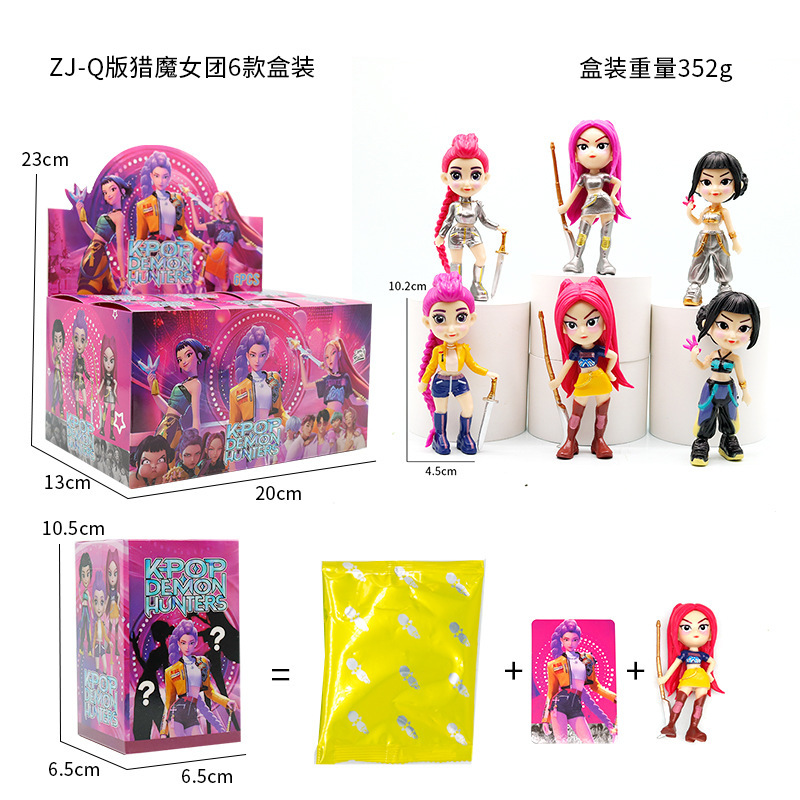 Versión dorada de la combinación de hombre de palo de madera extraño de costura, neumáticos de elefante ensamblados, todo divertido modelo de muñeca de decoración de escritorio