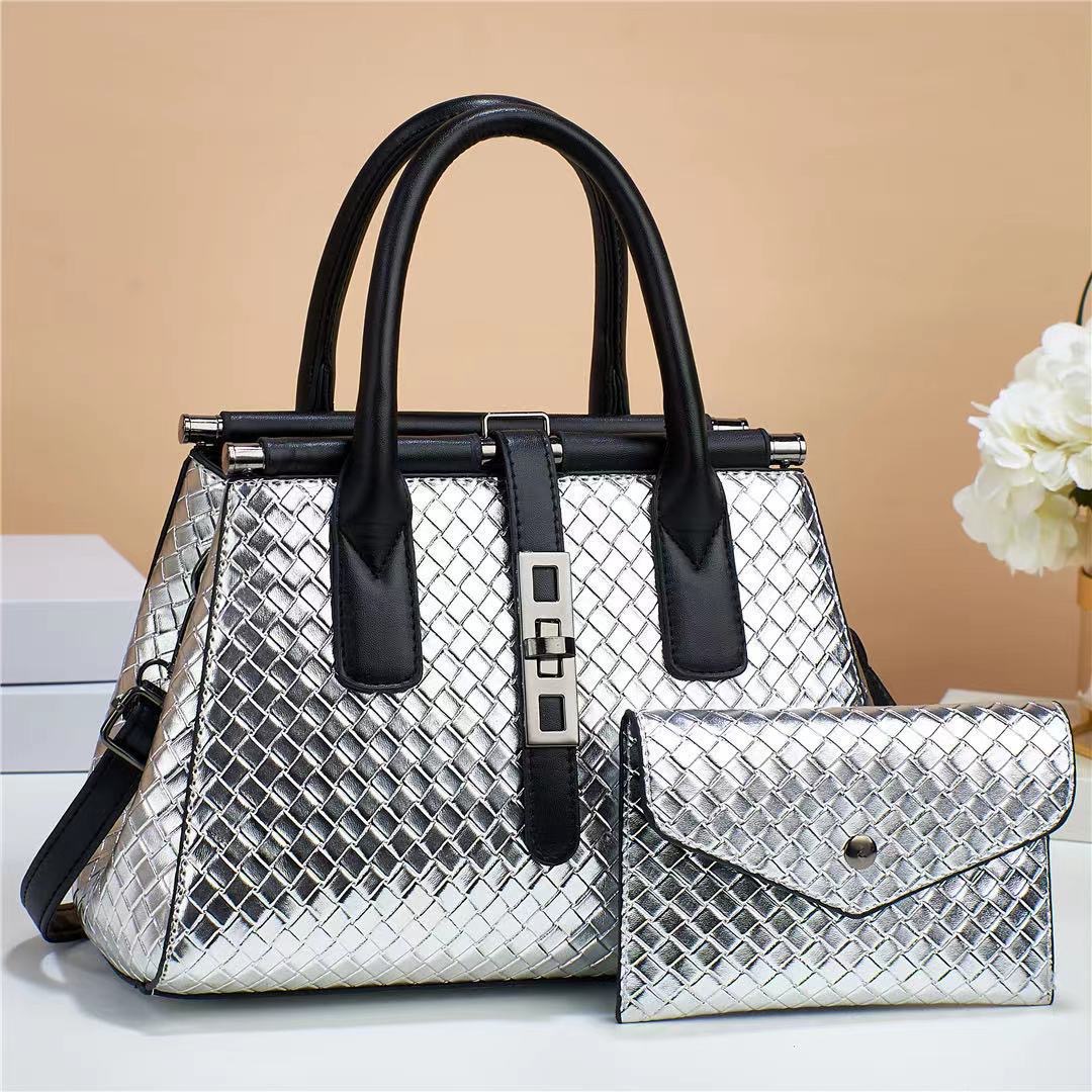 Women's Medium Pu Leather Solid Color Vintage Style Classic Style Square Zipper Tote Bag display picture 1