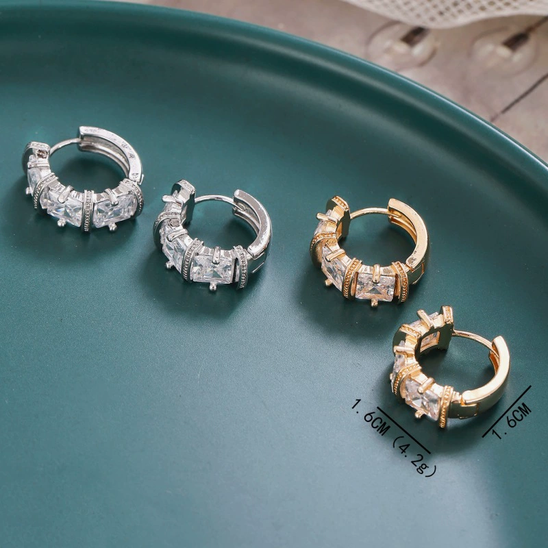Цирконий, маленькие дизайнерские серьги, микро-инкрустация, стиль Chanel