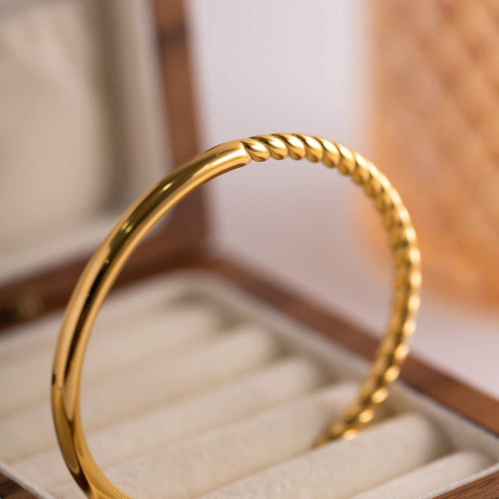 Retro Solid Color Stainless Steel Plating Bangle