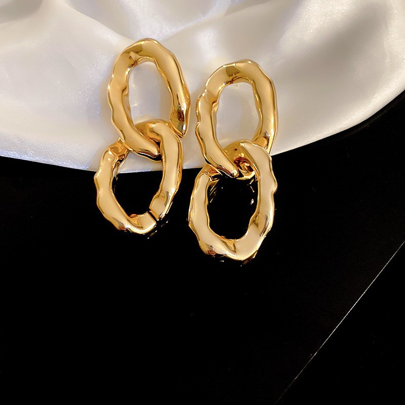 Pendientes en forma de C de anillo de múltiples capas europeas y americanas Pendientes de diseño de nicho simple femenino Pendientes de temperamento de moda Lujo ligero Sentido de alta gama