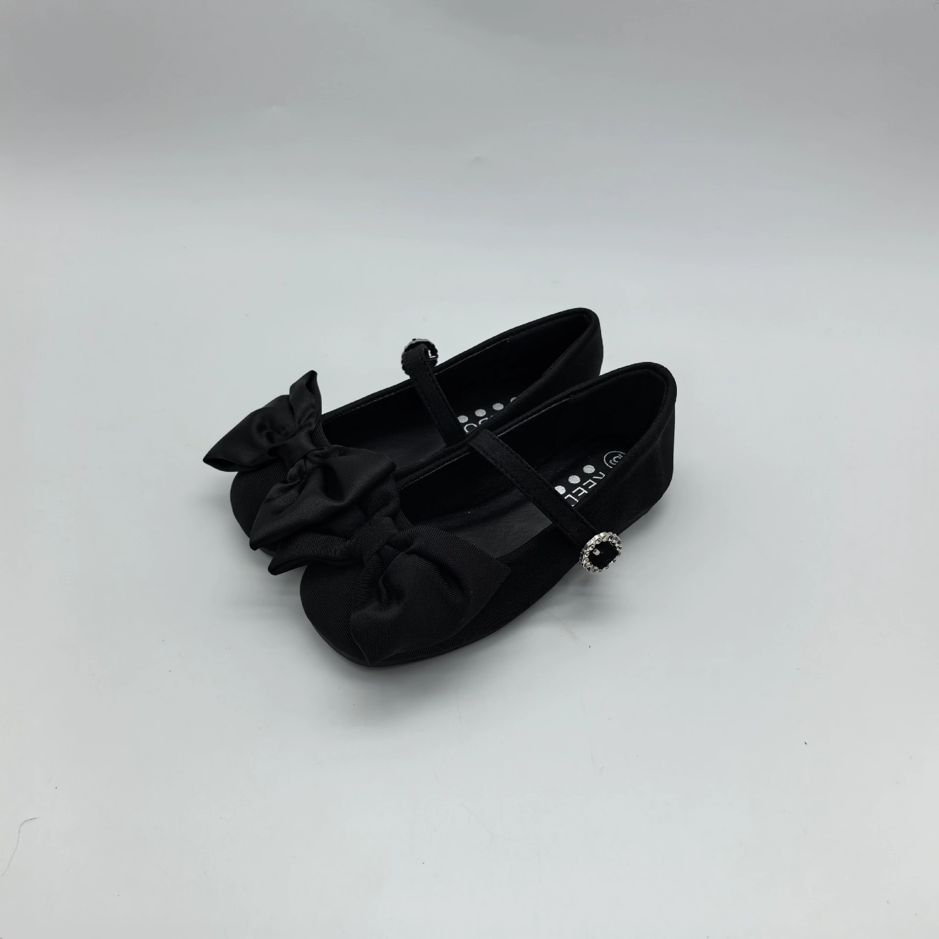 2025 Заводская прямая продажа новая танцевальная обувь детская обувь большая цветочная стразы обувь пряжка плоская обувь женская кукла оптом