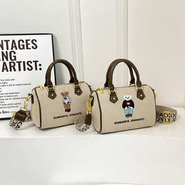 凯蒂小熊2025新款女包时尚原创设计枕头包百搭休闲单肩斜挎包女